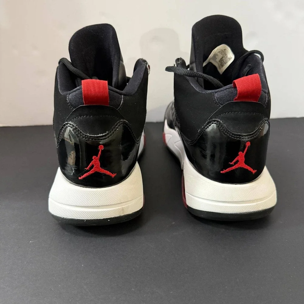 Jordan Max Aura 2 Mens Basketball Shoes Black Red Patent Leather Size 10